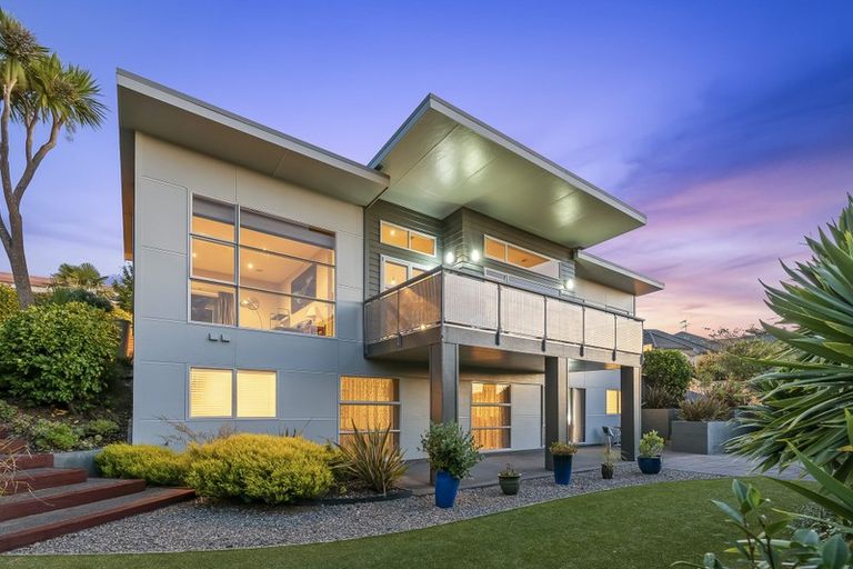 Photo of property in 12 Millennium Hill, Paraparaumu, 5032