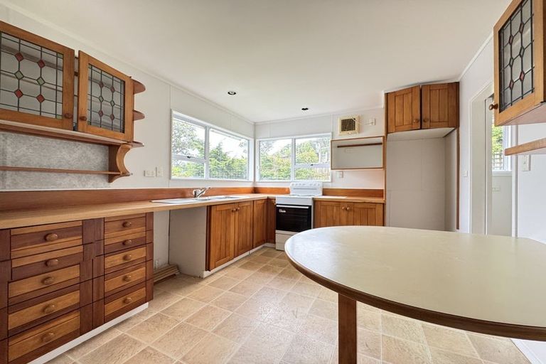 Photo of property in 1/3 Torwood Road, Khandallah, Wellington, 6035