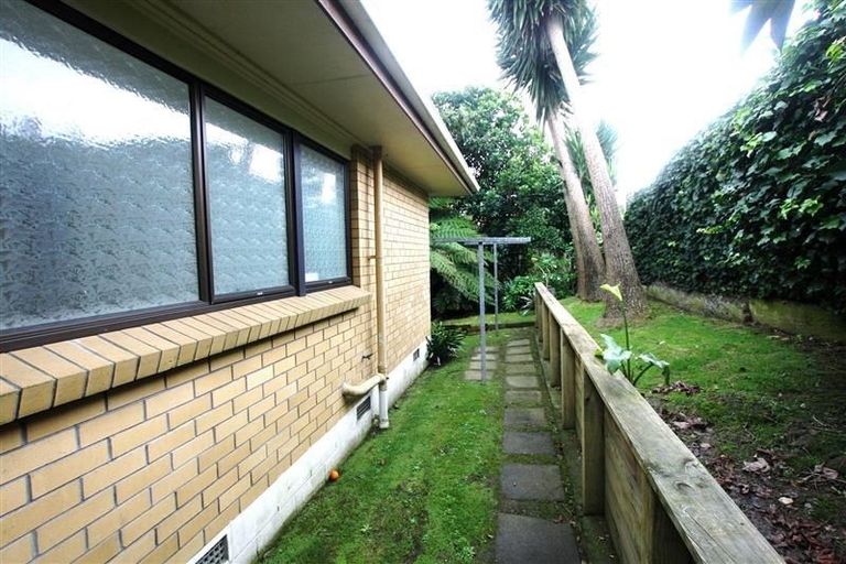 Photo of property in 2/24 Lewis Road, Pakuranga, Auckland, 2010