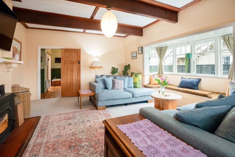 Photo of property in 40 Apu Crescent, Lyall Bay, Wellington, 6022