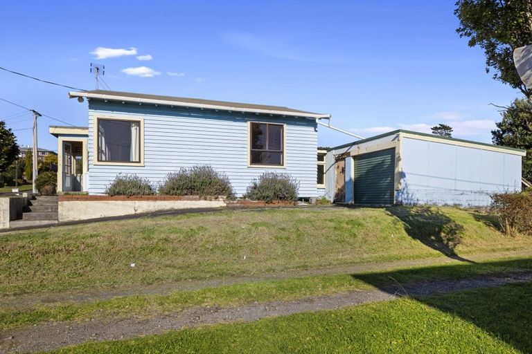 Photo of property in 80 Pioneer Road, Moturoa, New Plymouth, 4310