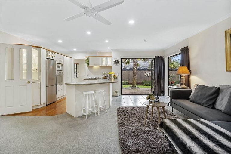 Photo of property in 12 Moycullien Lane, East Tamaki Heights, Auckland, 2016