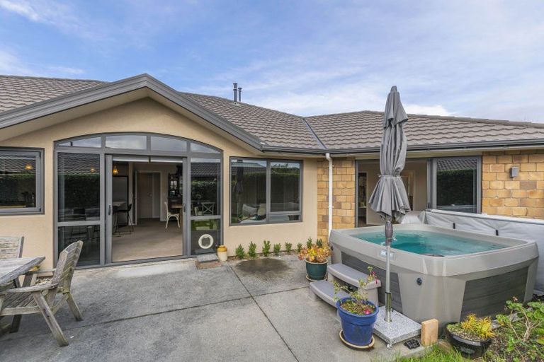 Photo of property in 8 Pateke Way, Paraparaumu Beach, Paraparaumu, 5032