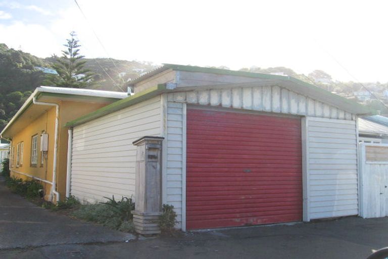 Photo of property in 174a Queens Drive, Lyall Bay, Wellington, 6022