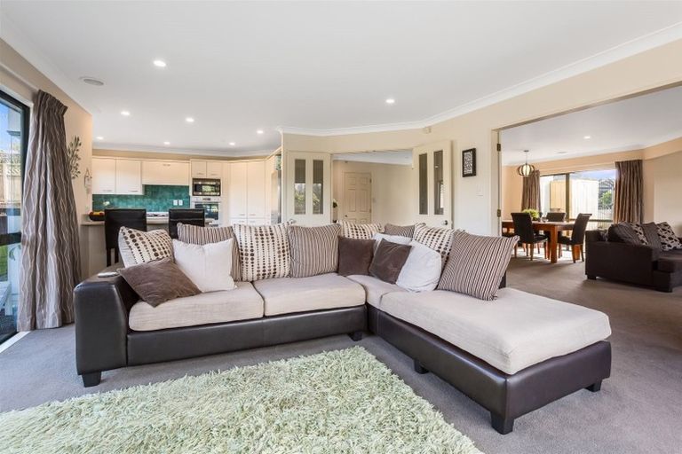 Photo of property in 22 Lanyon Place, Whitby, Porirua, 5024