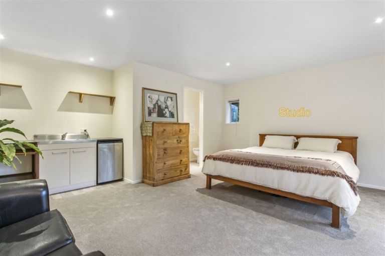 Photo of property in 39 Glenesk Road, Piha, New Lynn, 0772