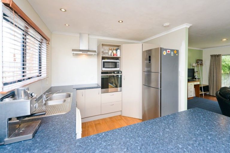 Photo of property in 130 Hillcrest Drive, Kelvin Grove, Palmerston North, 4414