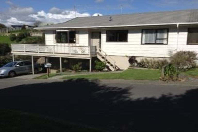 Photo of property in 1 Seagull Place, Whitby, Porirua, 5024