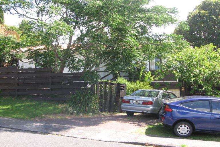 Photo of property in 2/339 Wairau Road, Totara Vale, Auckland, 0627