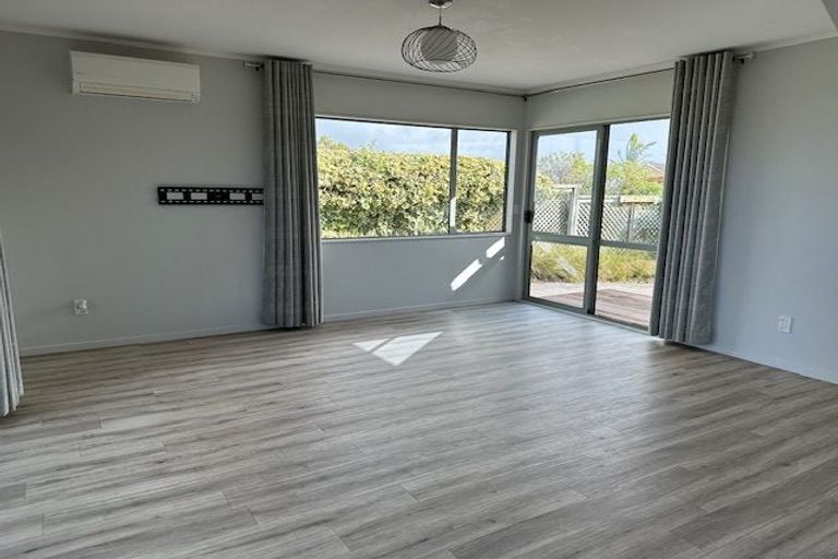 Photo of property in 1415 Whangaparaoa Road, Army Bay, Whangaparaoa, 0930