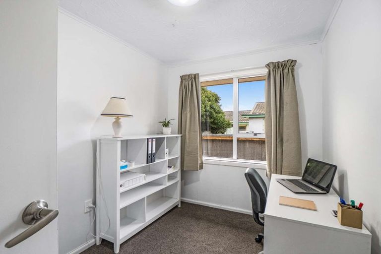 Photo of property in 402 Yaldhurst Road, Russley, Christchurch, 8042