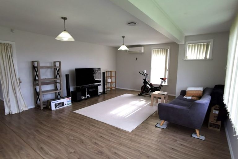 Photo of property in 44 Lavinia Crescent, Mangere East, Auckland, 2024