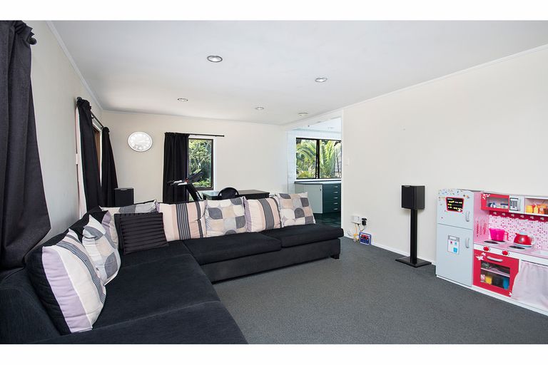 Photo of property in 22 Lina Place, Waiuku, 2123