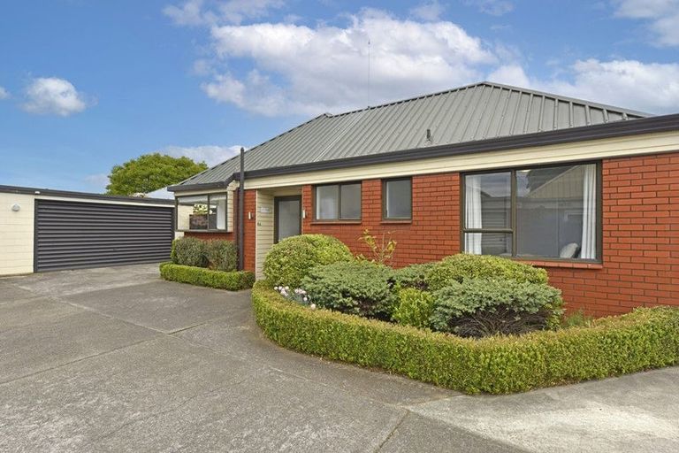 Photo of property in 2/6 Gatonby Place, Avonhead, Christchurch, 8042