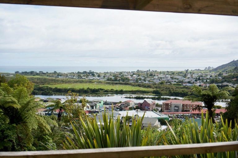 Photo of property in 16 Moss Street, Greymouth, 7805