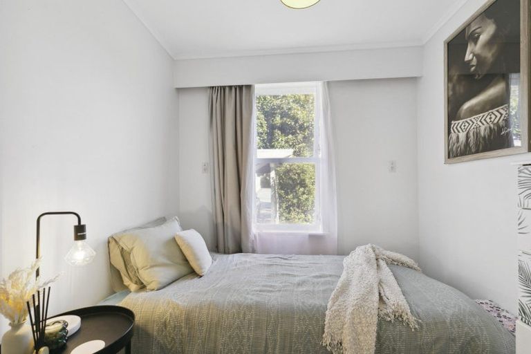 Photo of property in 25 Burrows Avenue, Karori, Wellington, 6012