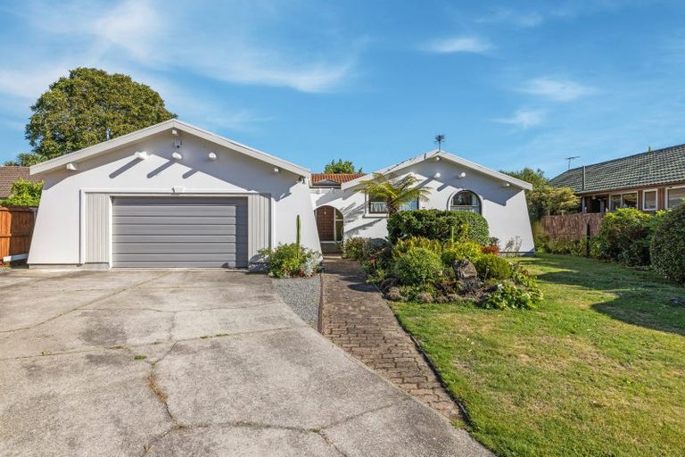 Photo of property in 15 Resolution Place, Bryndwr, Christchurch, 8053