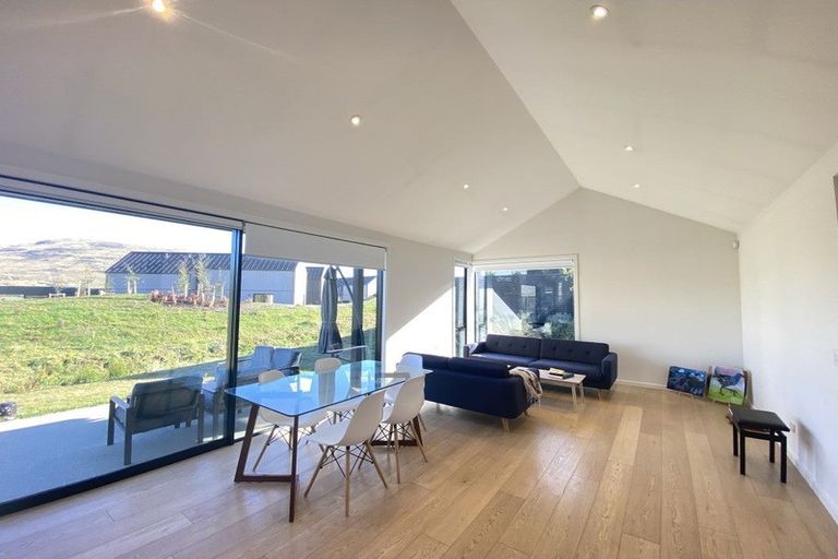 Photo of property in 5 Kotuku Lane, Jacks Point, Queenstown, 9371