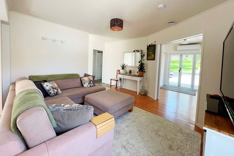 Photo of property in 15 Rosalind Road, Glenfield, Auckland, 0629