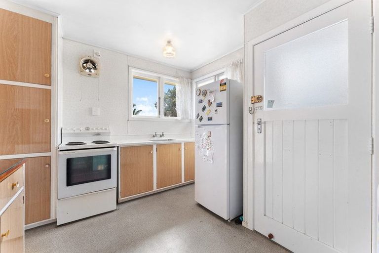 Photo of property in 4 Pomelo Road, Te Atatu South, Auckland, 0610