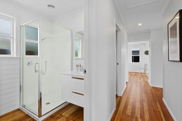Photo of property in 3 Daphne Street, Kelston, Auckland, 0602