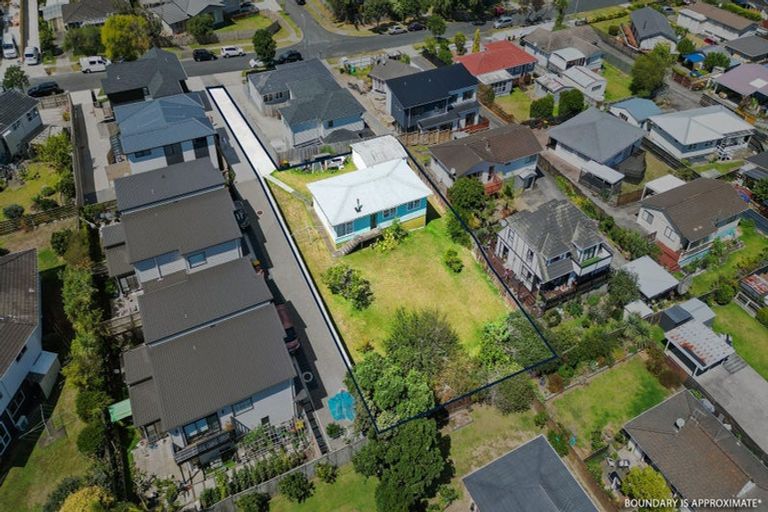 Photo of property in 17 Minaret Drive, Bucklands Beach, Auckland, 2014