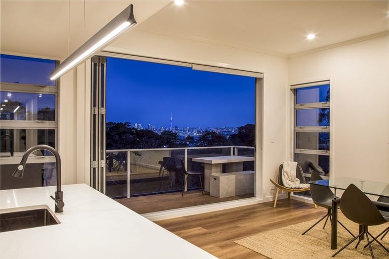 Photo of property in 8b Huka Road, Birkenhead, Auckland, 0626