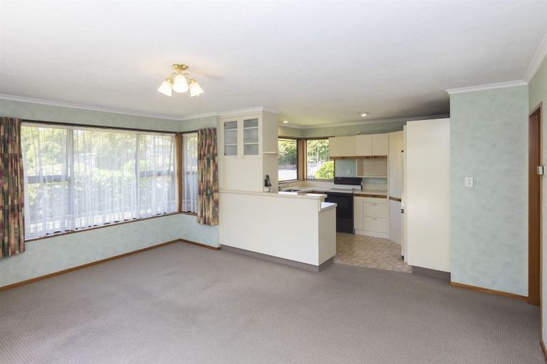 Photo of property in 2/2a Thorrington Road, Cashmere, Christchurch, 8022