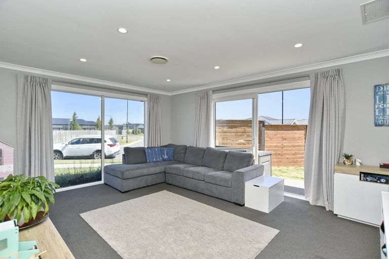 Photo of property in 35 Koura Drive, Rangiora, 7400