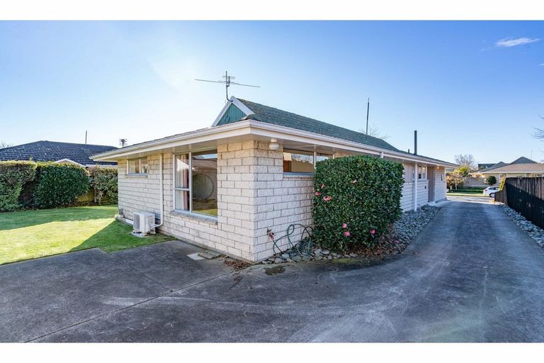 Photo of property in 19 Broadfell Avenue, Avonhead, Christchurch, 8042