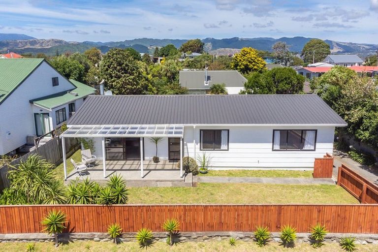 Photo of property in 6 Percival Road, Paraparaumu Beach, Paraparaumu, 5032