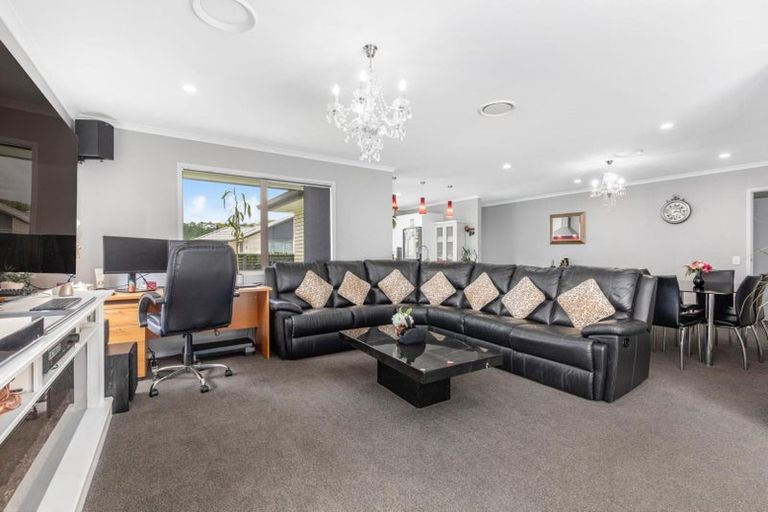 Photo of property in 2 Shearwater Lane, Whitby, Porirua, 5024