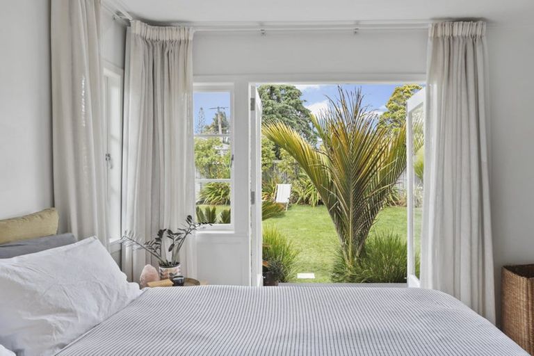 Photo of property in 8 Copley Street, New Lynn, Auckland, 0600