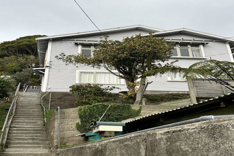 Photo of property in 75 Todman Street, Brooklyn, Wellington, 6021
