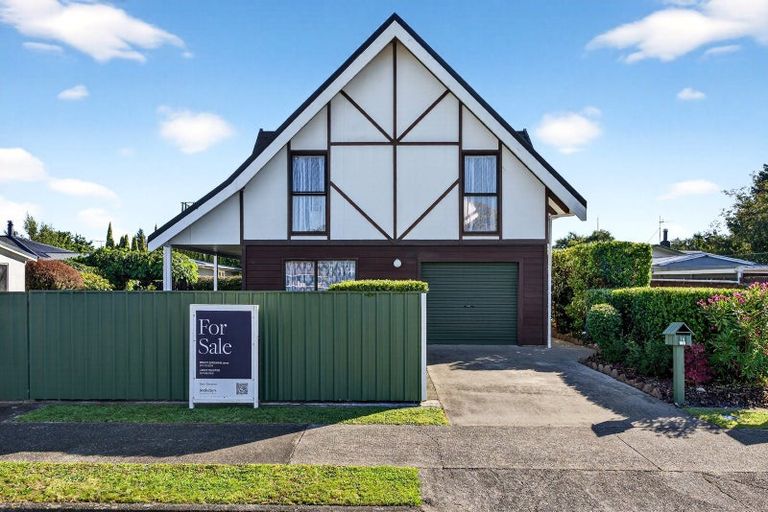 Photo of property in 1a Hornsby Street, Carterton, 5713