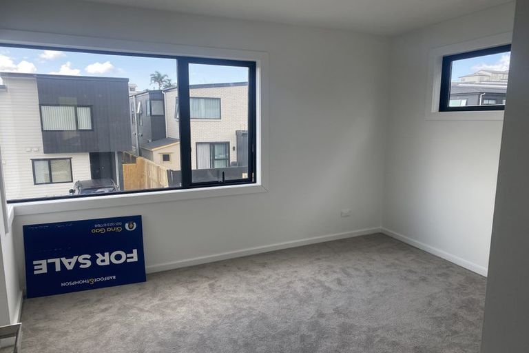 Photo of property in 3 Kautawa Lane, Massey, 0614