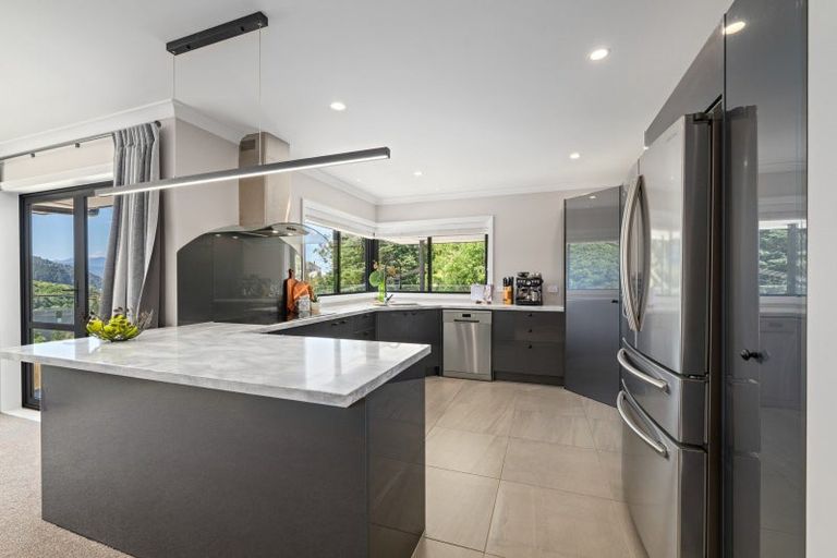 Photo of property in 6 West Terrace, Picton, 7220