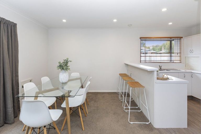 Photo of property in 129 Avonhead Road, Avonhead, Christchurch, 8042
