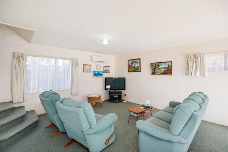 Photo of property in 2a Bristol Crescent, Roslyn, Palmerston North, 4414
