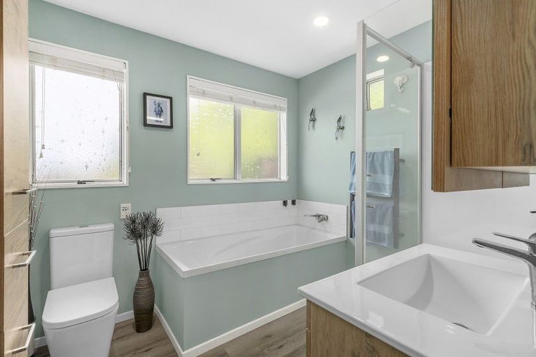 Photo of property in 1/40 Salford Street, Newlands, Wellington, 6037