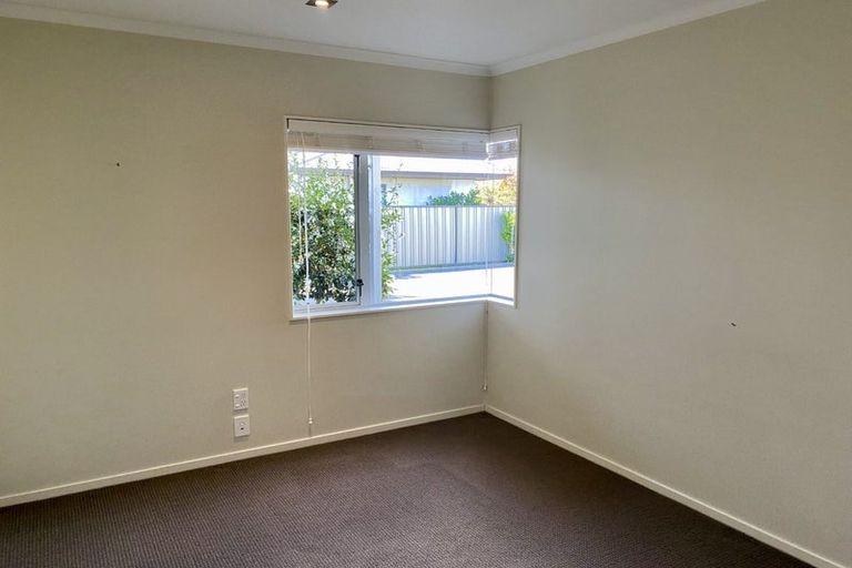 Photo of property in 15 Newbury Place, Taradale, Napier, 4112