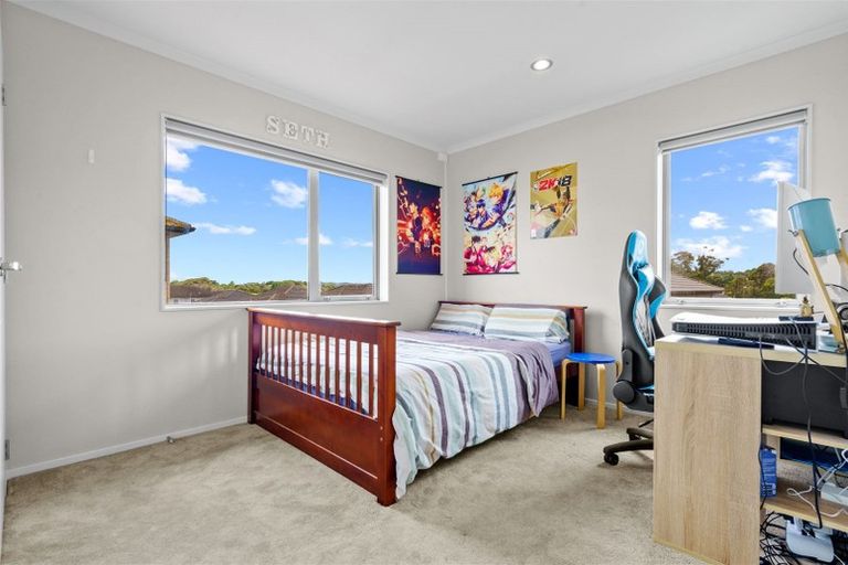 Photo of property in 16 Kirikiri Drive, Papakura, 2110