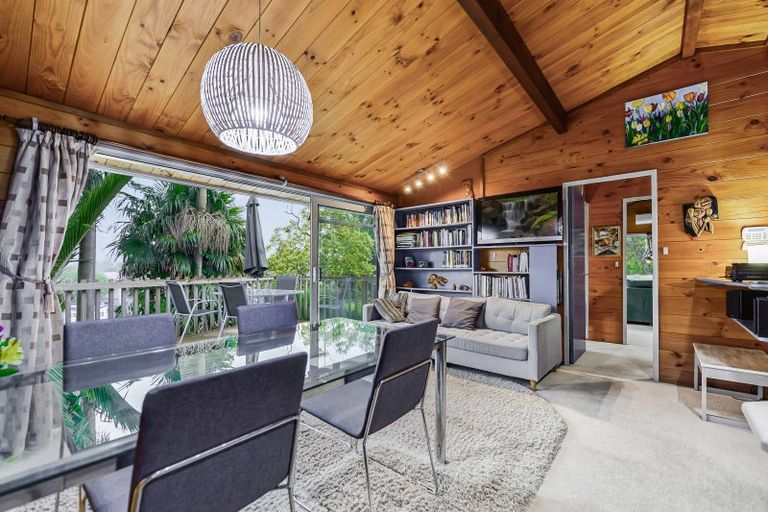 Photo of property in 92 Poaka Avenue, Dinsdale, Hamilton, 3204