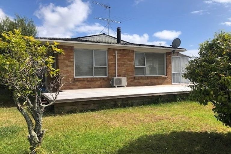 Photo of property in 2/281 Sunset Road, Sunnynook, Auckland, 0632