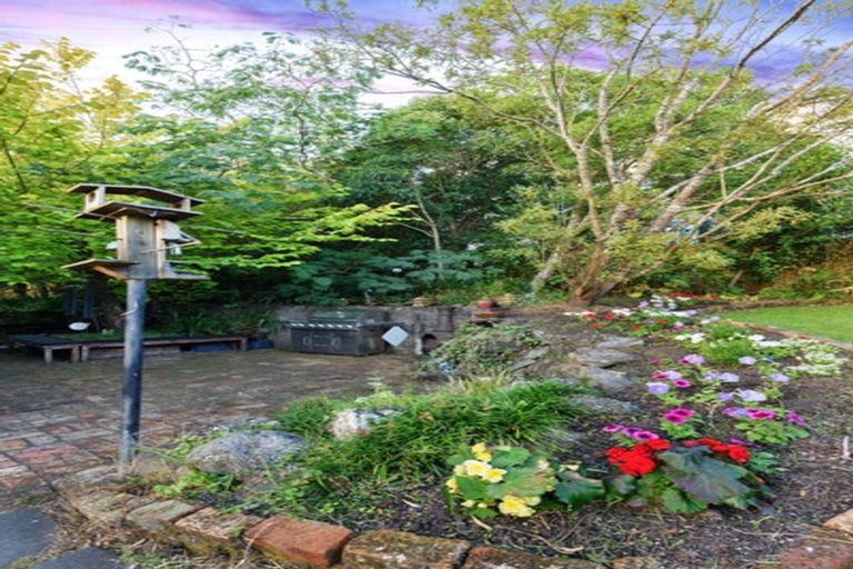 Photo of property in 14 Edgewood Way, Henderson, Auckland, 0612