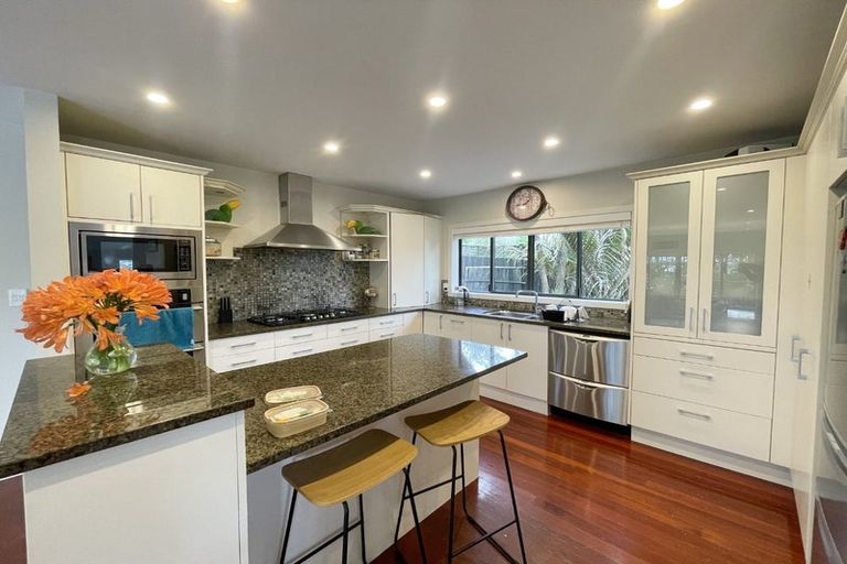 Photo of property in 1/86 Saddleback Rise, Murrays Bay, Auckland, 0630