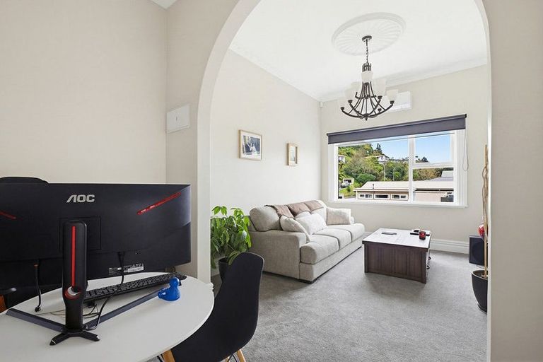 Photo of property in 112b Newlands Road, Newlands, Wellington, 6037