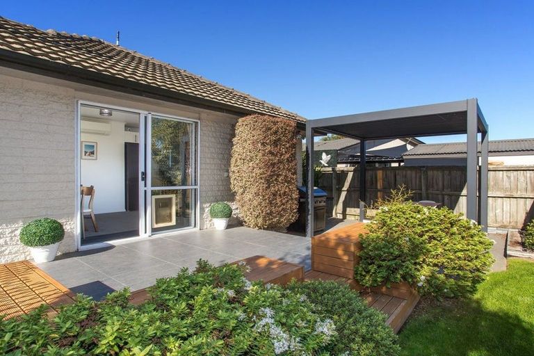 Photo of property in 484 Mairehau Road, Parklands, Christchurch, 8083