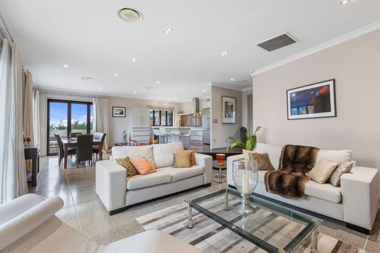 Photo of property in 35 Holdens Road, Henderson, Auckland, 0612