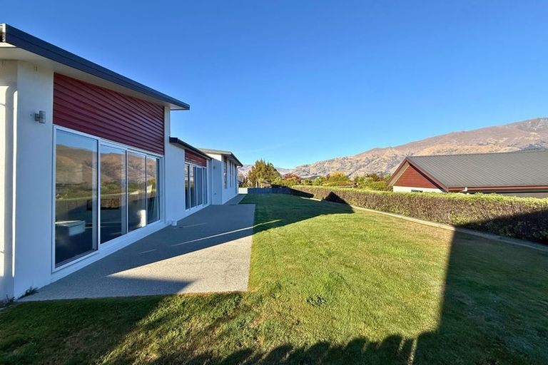 Photo of property in 71 Rata Street, Wanaka, 9305
